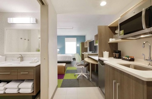 Williamsville Hotel | Rare Find! 2 Convenient Units! Kitchen, Pool, Free Breakfast and Parking!