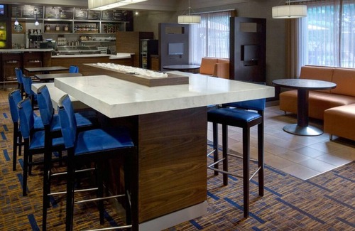 Woburn House | Rare Find! 2 Sleek Units, Pets Allowed, Close to USS Constitution Museum!