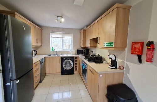 Merthyr Tydfil House | RARE FIND 3BR Detached with Garage Bike Park Wales