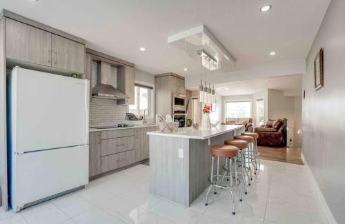 Calgary Ski Chalet | Rare Find fully renovated 6 bedroom 3 bath and both levels