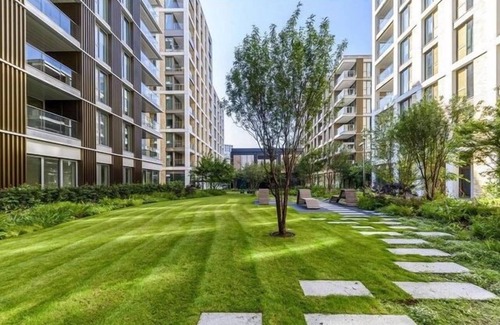 Nine Elms Apartment | Rare Find - London Luxury Collection