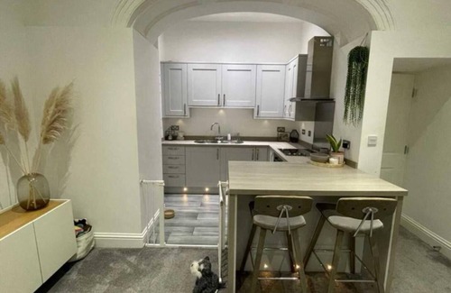 Sefton Park Apartment | Rare Find! | Near Sefton Park & Lark Lane | Free Off-Street Parking