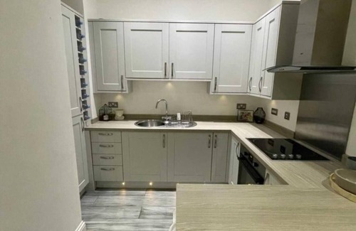 Sefton Park Apartment | Rare Find! | Near Sefton Park & Lark Lane | Free Off-Street Parking