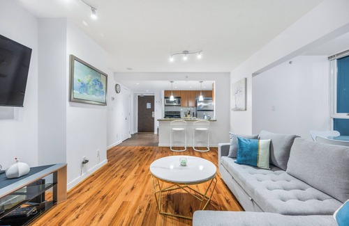 Crosstown Condo | ★Rare Found★ 270° downtown Ocean/Mountain/St View/King Suite/Pool/Hot Tub/Sauna