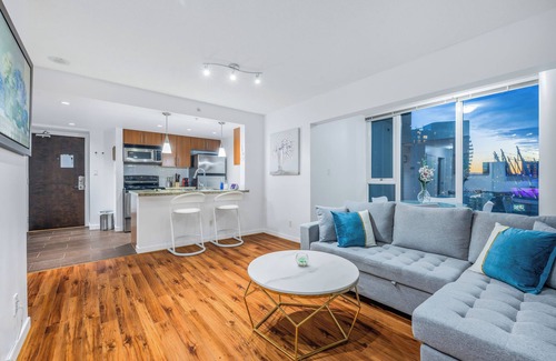 Crosstown Condo | ★Rare Found★ 270° downtown Ocean/Mountain/St View/King Suite/Pool/Hot Tub/Sauna