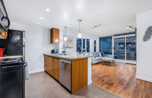 Crosstown Condo | ★Rare Found★ 270° downtown Ocean/Mountain/St View/King Suite/Pool/Hot Tub/Sauna