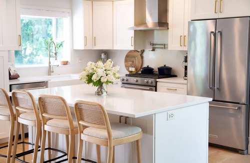 Maltby House | Rare Gem Fully Remodeled 6-bedroom house with WiFi, Sports Court, Large Backyard