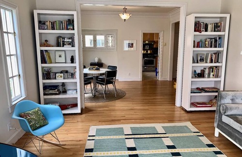 Nob Hill Condo | Rare, gorgeous third floor apartment in mint condition atop Sacramento Street on Nob Hill (Parking Garage available across the street)