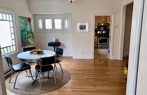 Nob Hill Condo | Rare, gorgeous third floor apartment in mint condition atop Sacramento Street on Nob Hill (Parking Garage available across the street)