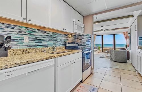 Myrtle Beach Condo | RARE JACUZZI HONEYMOON CONDO/1000SQFT/2BATH/SWING