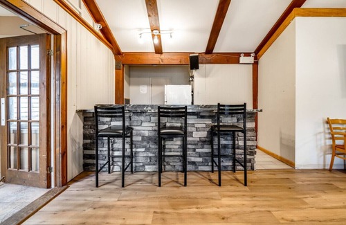 Dwight Ski Chalet | Rare Muskoka Chalet Suite - B6