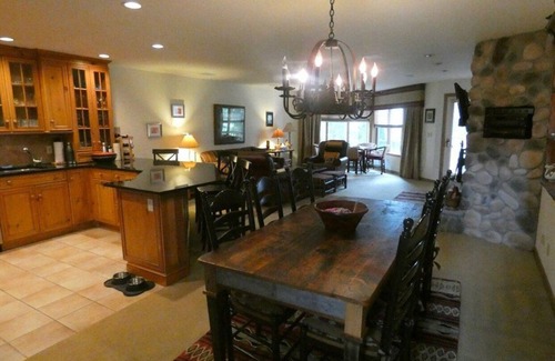 Windham House | Rare Ski-In/Ski-Out Townhome! Windham Mountain at your back door!
