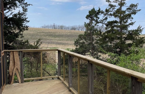 Norwalk Cabin | RARE Spacious Treehouse & Sauna Near Des Moines