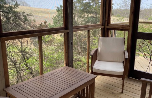 Norwalk Cabin | RARE Spacious Treehouse & Sauna Near Des Moines