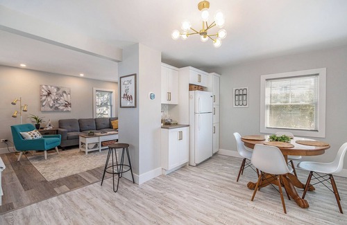 Winchester House | RARE Tiny House 2 BEDS + Free WiFi + 30m to Ottawa