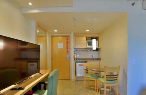 Setor Hoteleiro Norte Hotel | Raridade! FLAT PARTICULAR DE ALTO PADRÃO - ENORME - 2 Camas - 1 Queen e 1 Solteiro - Arrumação Diária Gratuita - Excelente Atendimento - Varanda - Condomínio do Hotel Lets Idea