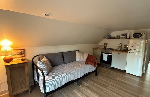 Lamar Heights Area Cottage | Rascal Ranch: Cozy 2-bed attic apartment close to Olde Town Arvada w/hot tub