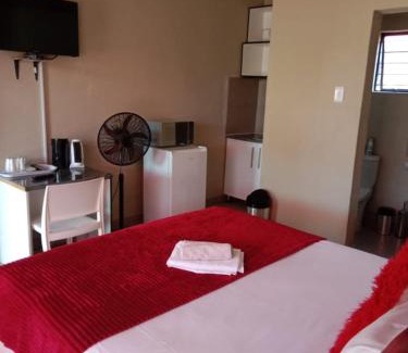 Soshanguve House | Rasesa Guesthouse