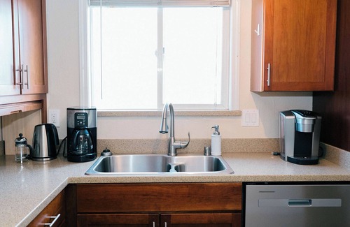 Taku - Campbell Apartment | Raspberry Retreat - Recently remodeled apartment in a quiet neighborhood
