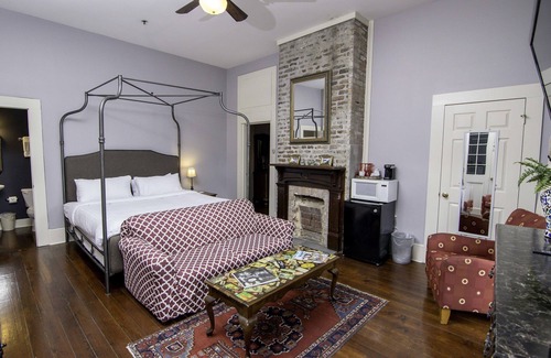 Treme Hotel | Rathbone Mansions - King Queen Suite