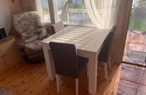 Vehmersalmi Ski Chalet | Rauhaa ja rantaa kaipaavalle mökki rannalla