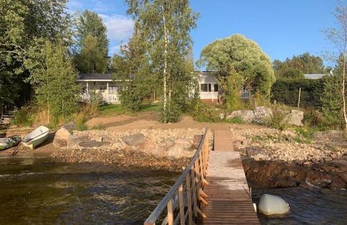 Vehmersalmi Ski Chalet | Rauhaa ja rantaa kaipaavalle mökki rannalla
