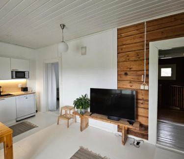 Muurame Apartment | Rauhallinen asunto maalla, navetan päädyssä.