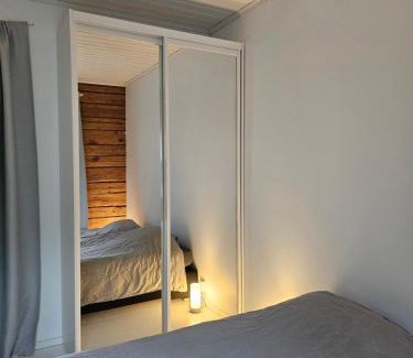 Muurame Apartment | Rauhallinen asunto maalla, navetan päädyssä.