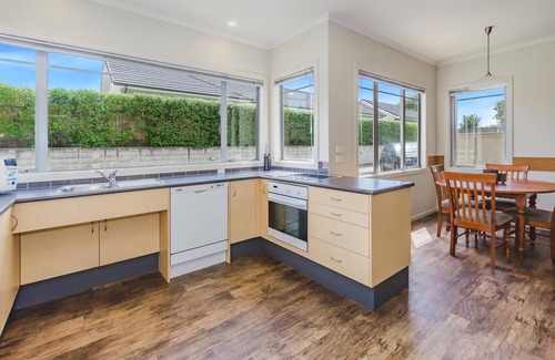 Raumati Beach Apartment | Raumati Sands Resort