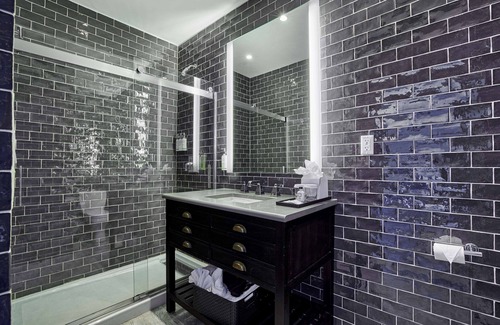 Hunters Point Hotel | Ravel Hotel Trademark Collection by Wyndham