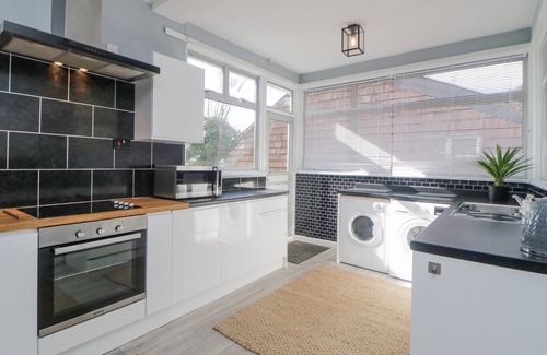 Seaton Cottage | RAVEN COTTAGE, pet friendly, country holiday cottage in Downderry