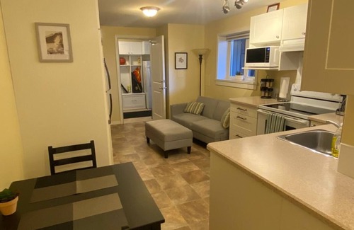 Colwood Apartment | Raven’s Nest – Cozy Lower One‑Bedroom Suite