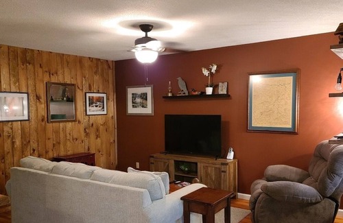 Robbinsville House | Raven's Roost Secluded Cabin - Center of Adventure