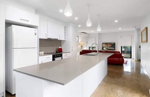 Geelong West House | Raven West I Geelong Corporate or Holiday