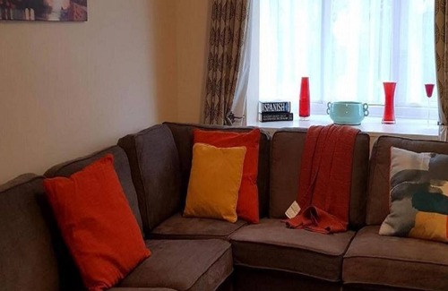 Luton Apartment | Ravenhill House - Huku Kwetu (Luton)