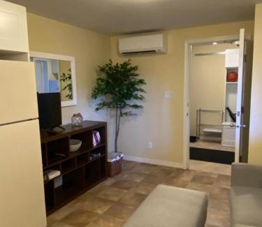 Colwood Apartment | Ravens Nest Cozy Lower One Bedroom Suite