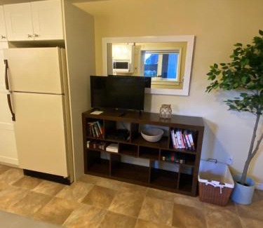 Colwood Apartment | Ravens Nest Cozy Lower One Bedroom Suite