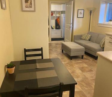 Colwood Apartment | Ravens Nest Cozy Lower One Bedroom Suite
