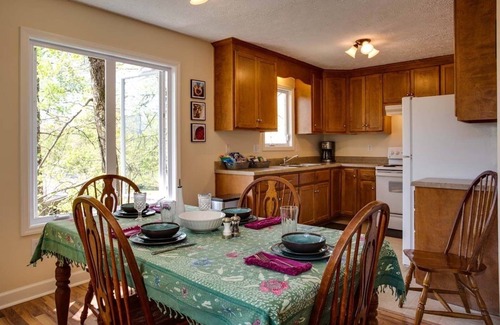 Montebello Cabin | Ravens Roost-mountain views, hot tub, fireplace