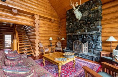 Forest Ridge Estates Apartment | Ravenwood Cabin by StayIn