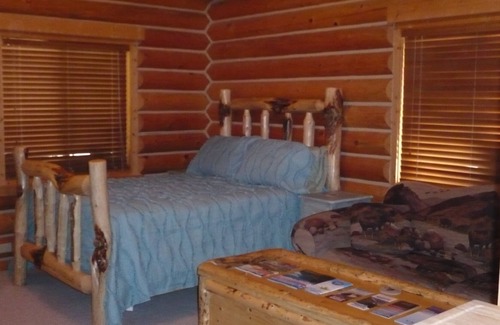 Darby Cabin | Ravenwood Cabin in the woods next to forest service PET FRIENDLY
