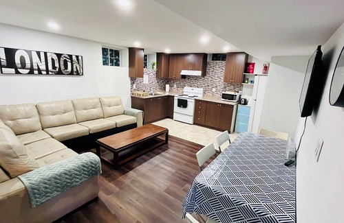 Brampton Apartment | Ravine Lot Spacious 2 Bedrooms + Den Legal Basement Apartment