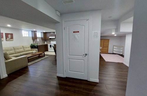 Brampton Apartment | Ravine Lot Spacious 2 Bedrooms + Den Legal Basement Apartment