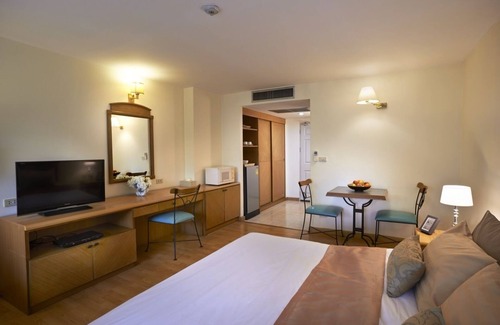 Lat Yao Hotel | Ravipha Residences
