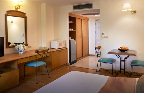 Lat Yao Hotel | Ravipha Residences