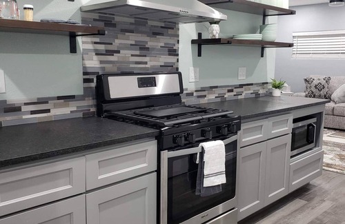 Scottsbluff House | Ravishing 2 bedroom 1 bath Hot Tub BBQ and Fire Pit