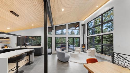 Government Camp House | RAVN HAÜS - Oregon's Premier Alpine Retreat