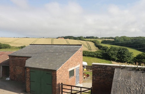 Whitby Cottage | RAW PASTURES, family friendly, with a garden in Whitby