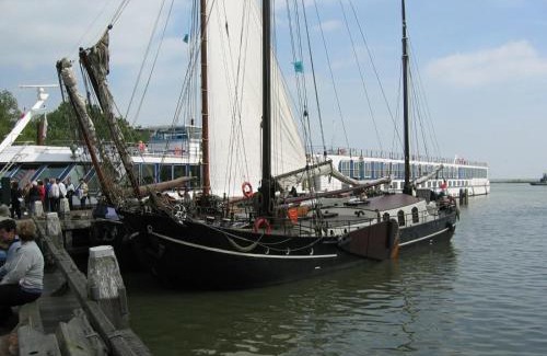 Weesp Boat Rental | Ray's crew
