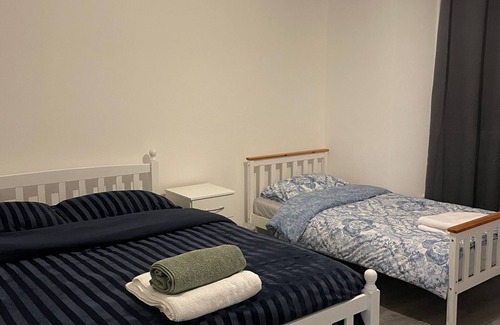 Stratford and New Town House | Rayans Lodge Startford